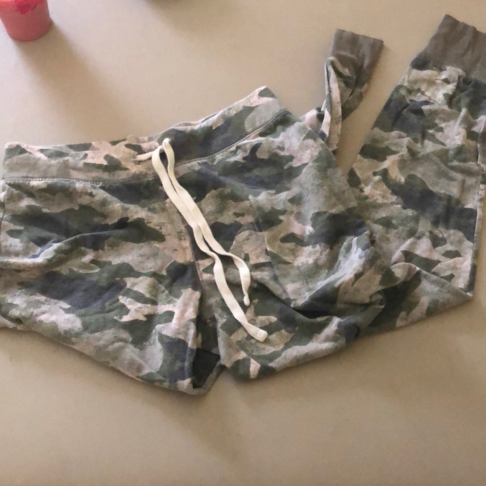 Sweat set BOTTOM AND TOP are DIFFERENT SIZES - Picture 3 of 3